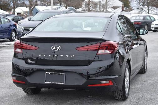 2019 Hyundai ELANTRA SE