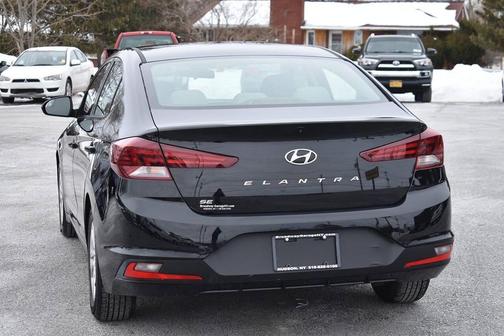2019 Hyundai ELANTRA SE