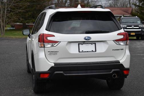 Crystal White Pearl 2021 Subaru Forester Limited