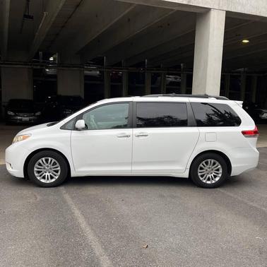 2012 Toyota Sienna XLE