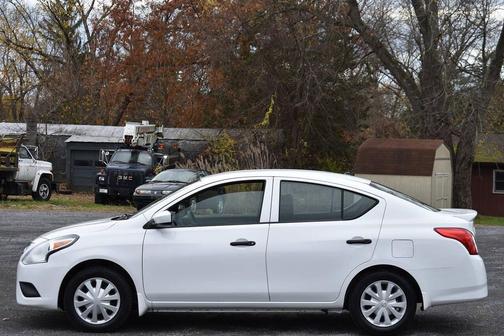 2016 Nissan Versa 1.6 S+