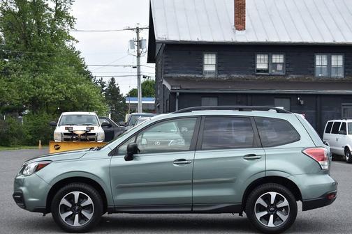 Jasmine Green Metallic 2018 Subaru Forester 2.5i