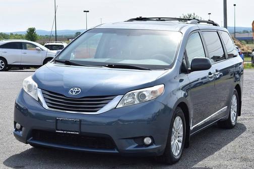 Shoreline Blue Pearl 2014 Toyota Sienna XLE