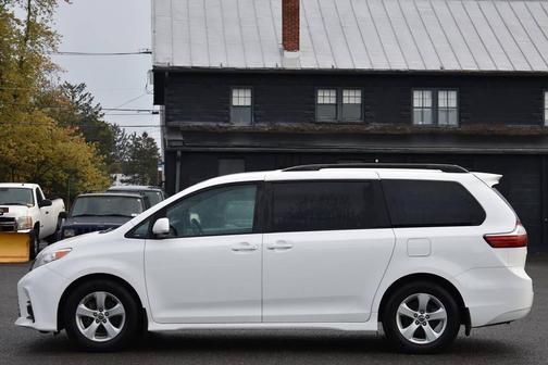 2018 Toyota Sienna LE