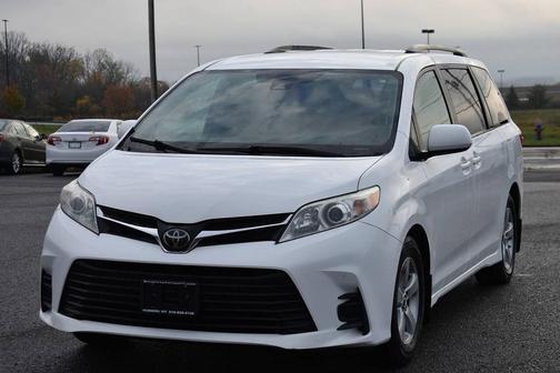 2018 Toyota Sienna LE