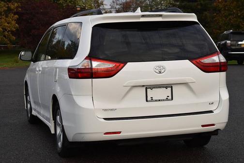 2018 Toyota Sienna LE