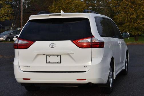 2018 Toyota Sienna LE