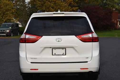 2018 Toyota Sienna LE