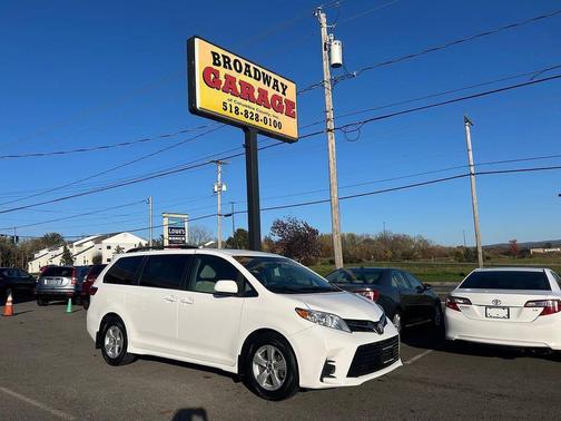 2018 Toyota Sienna LE
