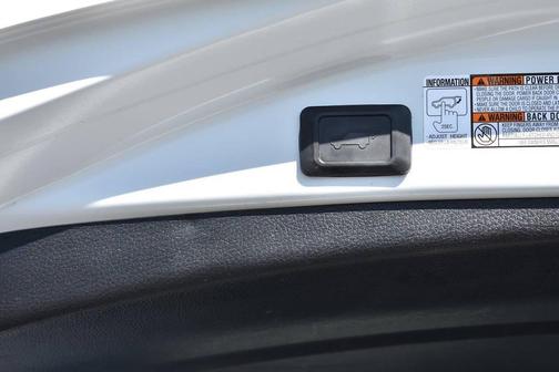 Super White 2018 Toyota RAV4 XLE