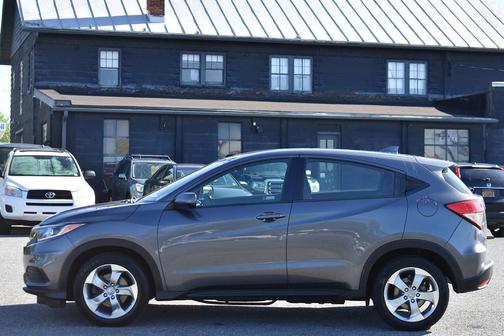 Modern Steel Metallic 2019 Honda HR-V LX