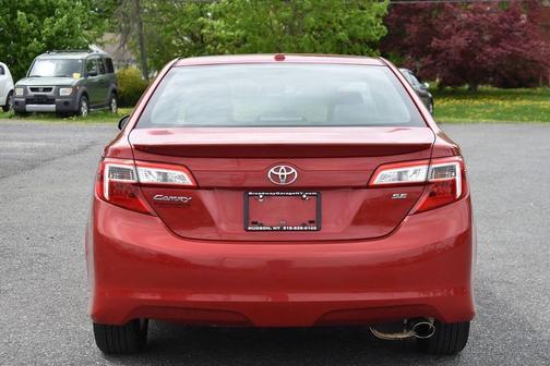 Barcelona Red Metallic 2013 Toyota Camry SE