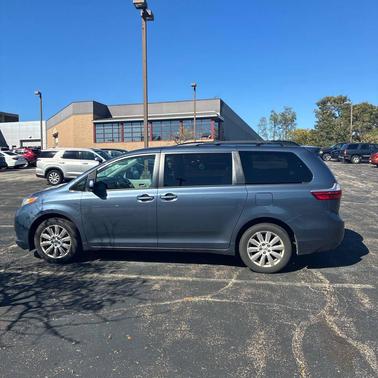 Shoreline Blue Pearl 2017 Toyota Sienna LE