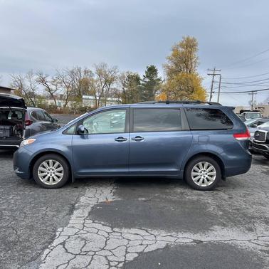 2014 Toyota Sienna XLE