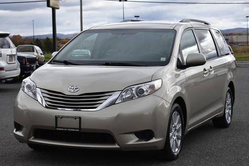 2017 Toyota Sienna LE