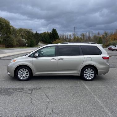 2017 Toyota Sienna LE