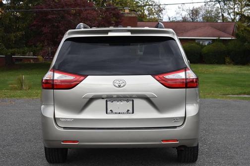 2017 Toyota Sienna LE