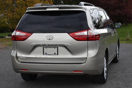 2017 Toyota Sienna LE