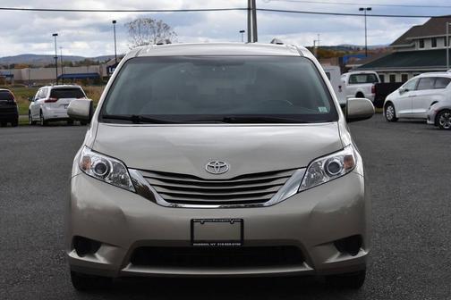 2017 Toyota Sienna LE