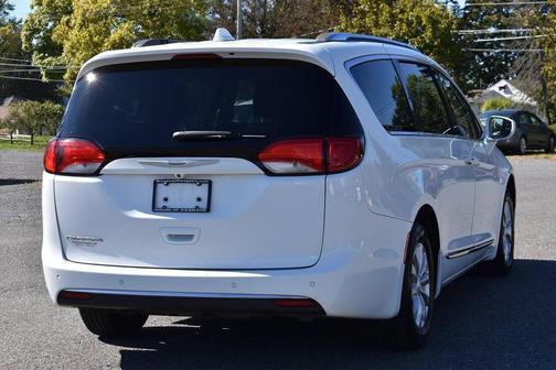 2018 Chrysler Pacifica Touring-L