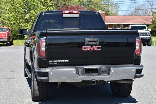 Onyx Black 2018 GMC Sierra 1500 SLT