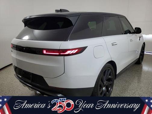 Fuji White 2024 Land Rover Range Rover Sport SE