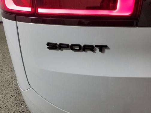 Fuji White 2024 Land Rover Range Rover Sport SE