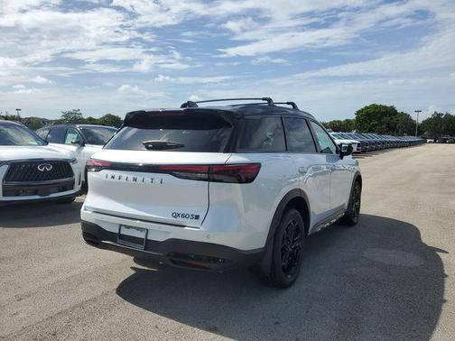 2t Rad Wht 2027 INFINITI QX60 SPT
