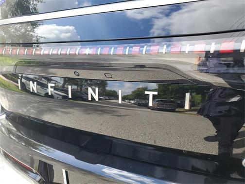 2025 INFINITI QX80 PURE