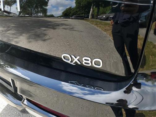 2025 INFINITI QX80 PURE