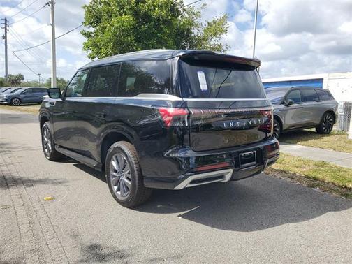 2025 INFINITI QX80 PURE