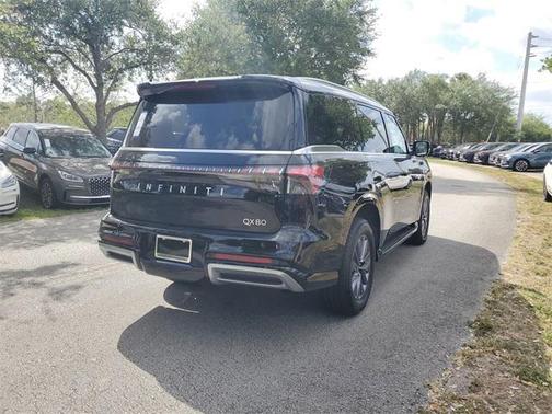 2025 INFINITI QX80 PURE