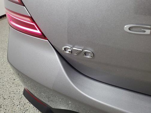 2023 Genesis G70 2.0T RWD