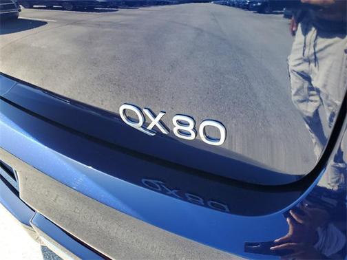 2025 INFINITI QX80 Luxe