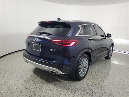 2024 INFINITI QX50 LUXE