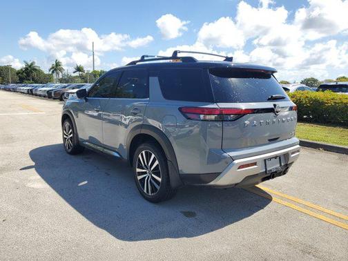 2024 Nissan Pathfinder Platinum 4WD