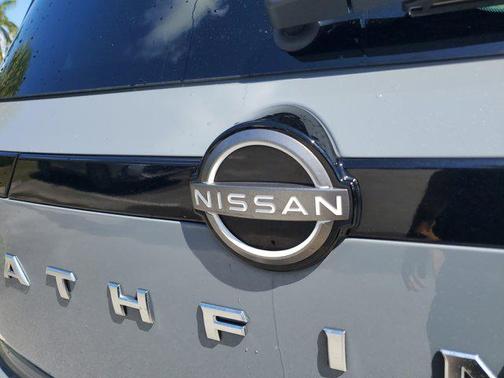 2024 Nissan Pathfinder Platinum 4WD