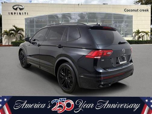 Deep Black Pearl Effect 2022 Volkswagen Tiguan 2.0T SE R-Line Black