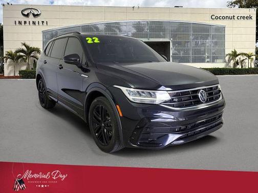Deep Black Pearl Effect 2022 Volkswagen Tiguan 2.0T SE R-Line Black