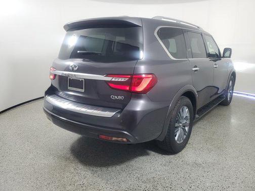 2022 INFINITI QX80 Luxe