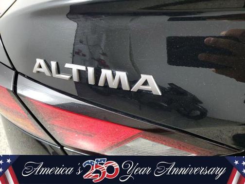 Black 2025 Nissan Altima SR