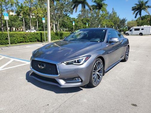 2022 INFINITI Q60 LUXE