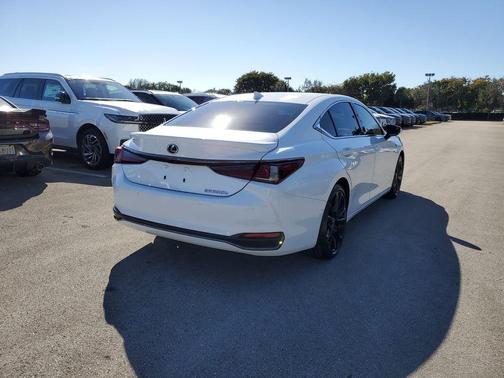 2023 Lexus ES 300h Base