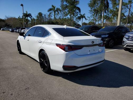 2023 Lexus ES 300h Base