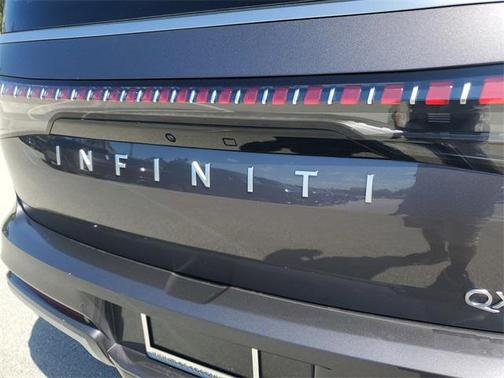 2025 INFINITI QX80 Luxe