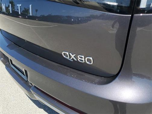 2025 INFINITI QX80 Luxe