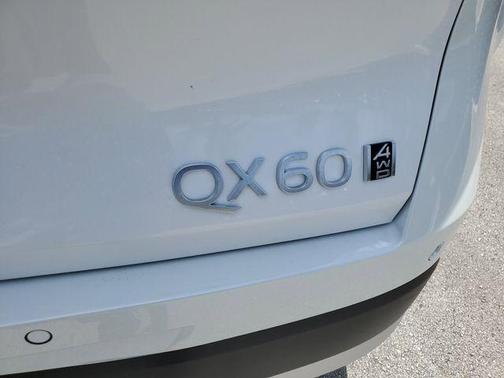 Radiant White 2026 INFINITI QX60 Luxe