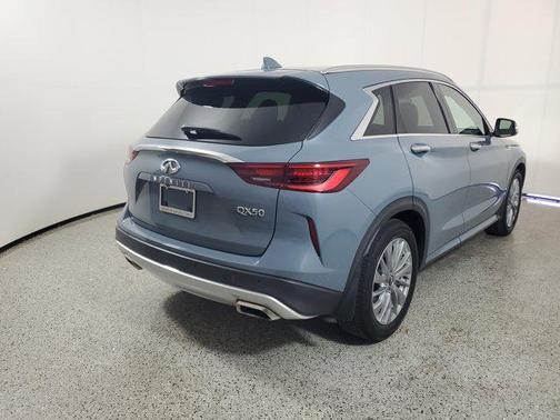 2023 INFINITI QX50 LUXE