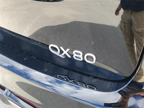 2025 INFINITI QX80 PURE