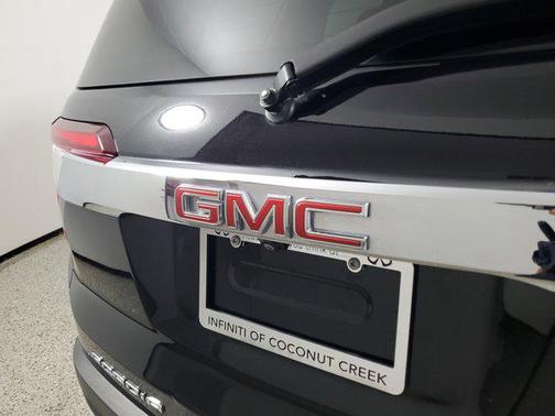 2023 GMC Acadia FWD SLT